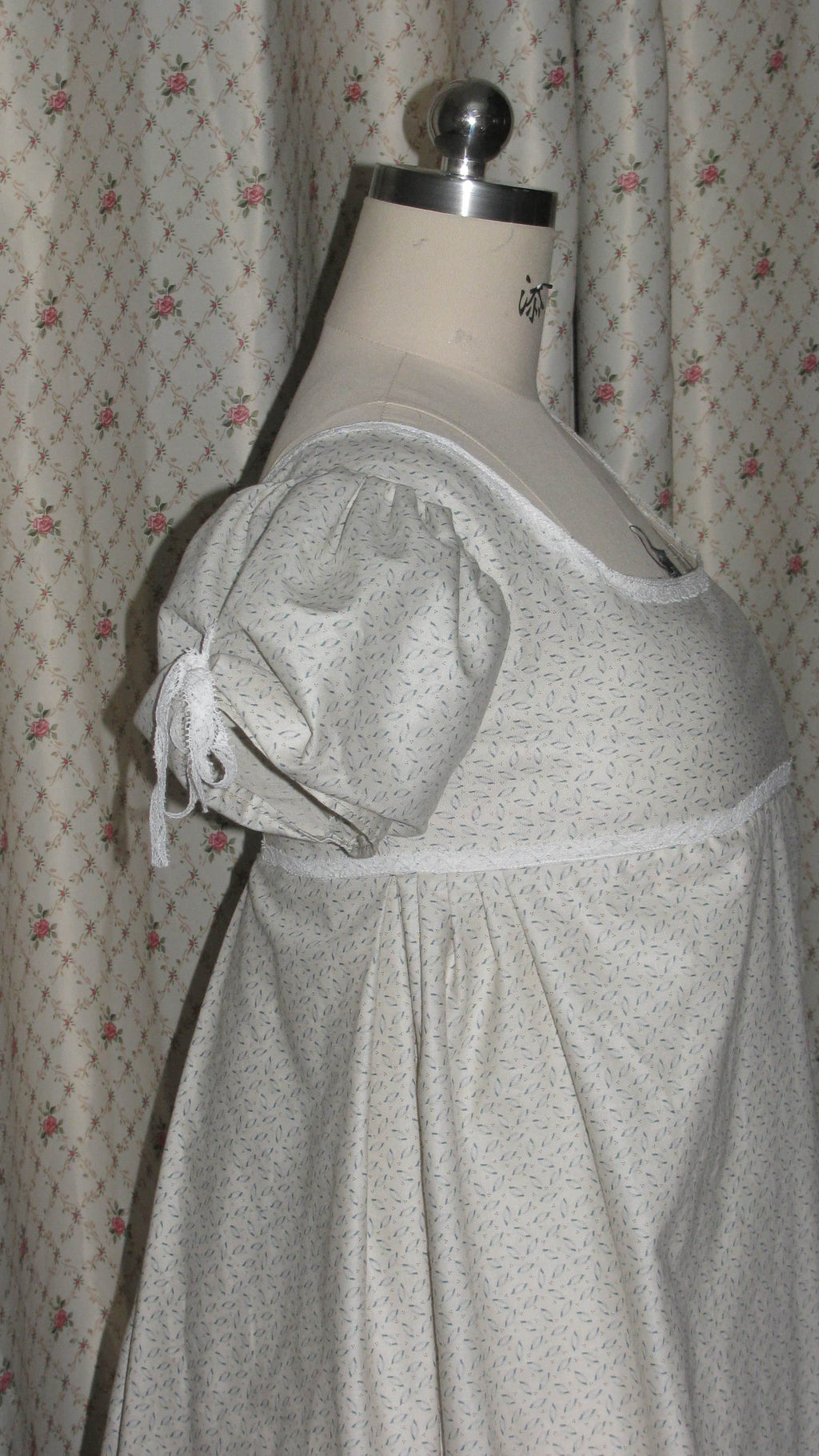 Regency Retro Light Beige Floral Dress with Square Neck & Puff Sleeves - Elegant Vintage Garden Outfit ARCL1007