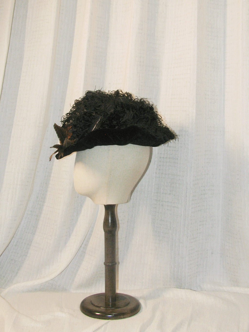 1900s Black-Brown Feather & Bow Hat - Elegant Retro Headpiece ARHA1021