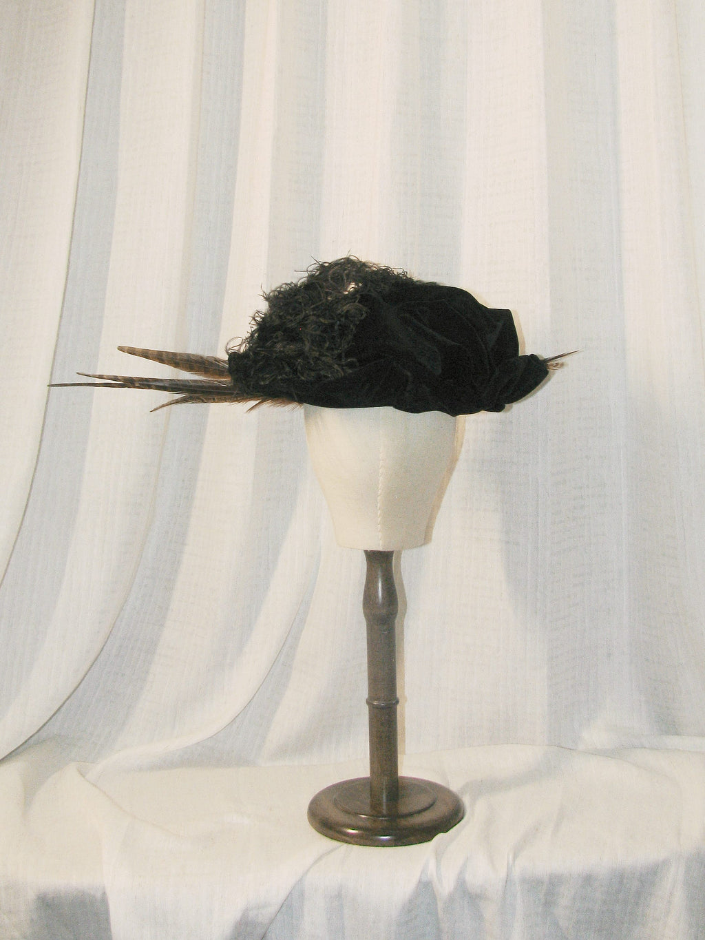 1900s Black-Brown Feather & Bow Hat - Elegant Retro Headpiece ARHA1021