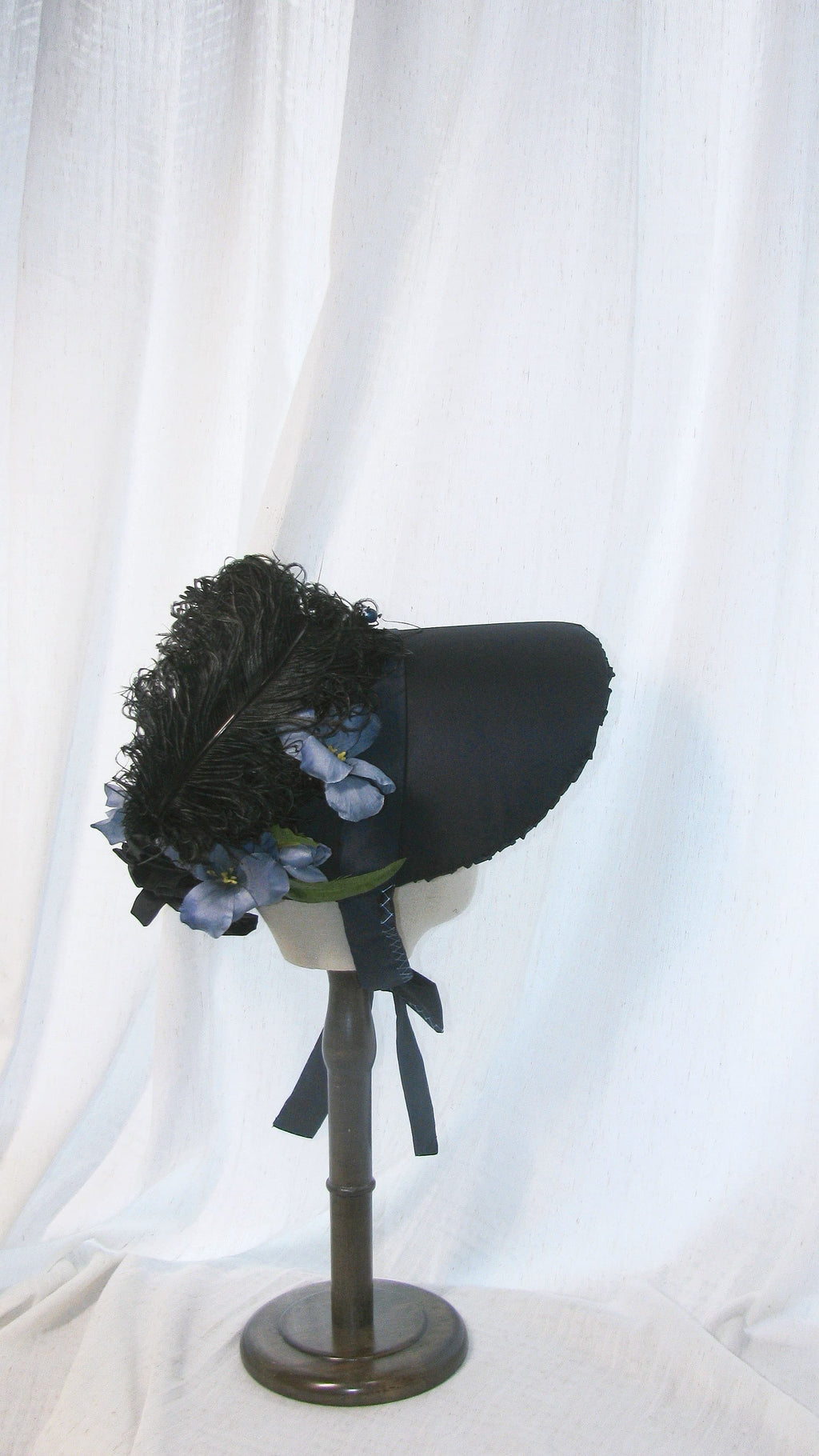 Regency-Style Black Satin Bonnet with Blue Floral & Feather Embellishments – Elegant Gothic-Headpiece ARHA1008