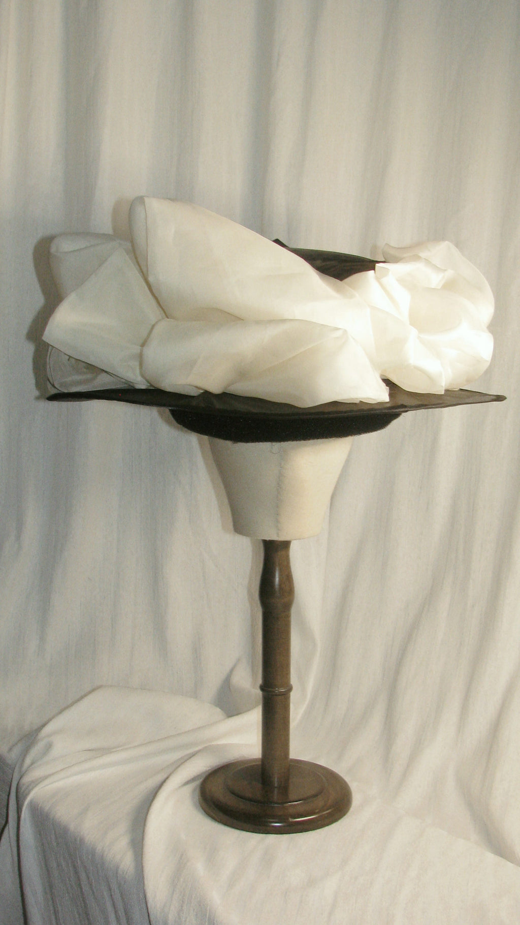 1900 Edwardian Black & White Ruffled Glazed Cotton Hat - Elegant Retro Headwear ARHA1022