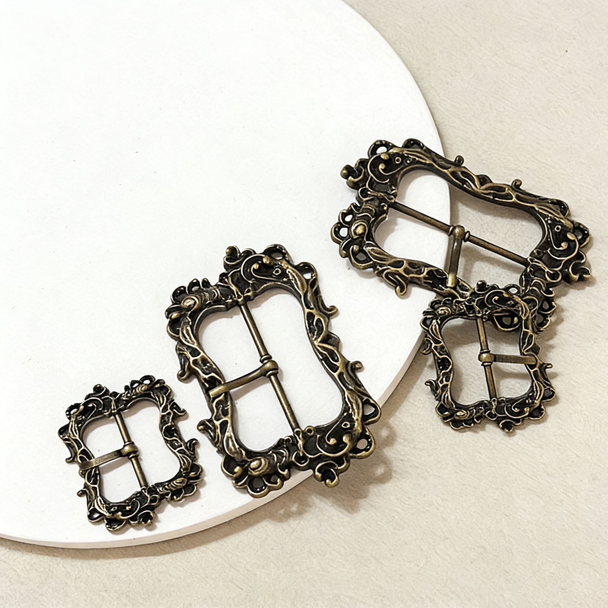 Retro Ornate Carved Metal Belt Buckles | Vintage-Style Decorative Buckles for Artisanal Wear & Retro Outfits ARCC1016