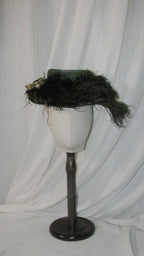 Bustle Dark Green Feathered Hat - Elegant Retro Headwear for Regency-Themed Events & Styling ARHA1013
