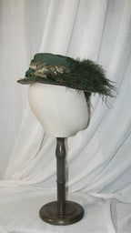 Bustle Dark Green Feathered Hat - Elegant Retro Headwear for Regency-Themed Events & Styling ARHA1013