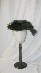 Bustle Dark Green Feathered Hat - Elegant Retro Headwear for Regency-Themed Events & Styling ARHA1013