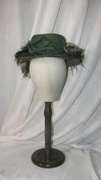 Bustle Dark Green Feathered Hat - Elegant Retro Headwear for Regency-Themed Events & Styling ARHA1013