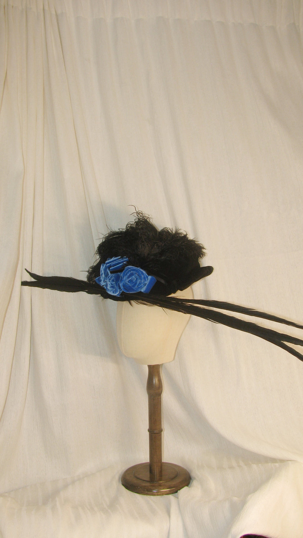 1890 Black & Blue Feathered Hat with Satin Rose Accents - Dramatic Statement Headwear for Parties & Formal Events ARHA1018