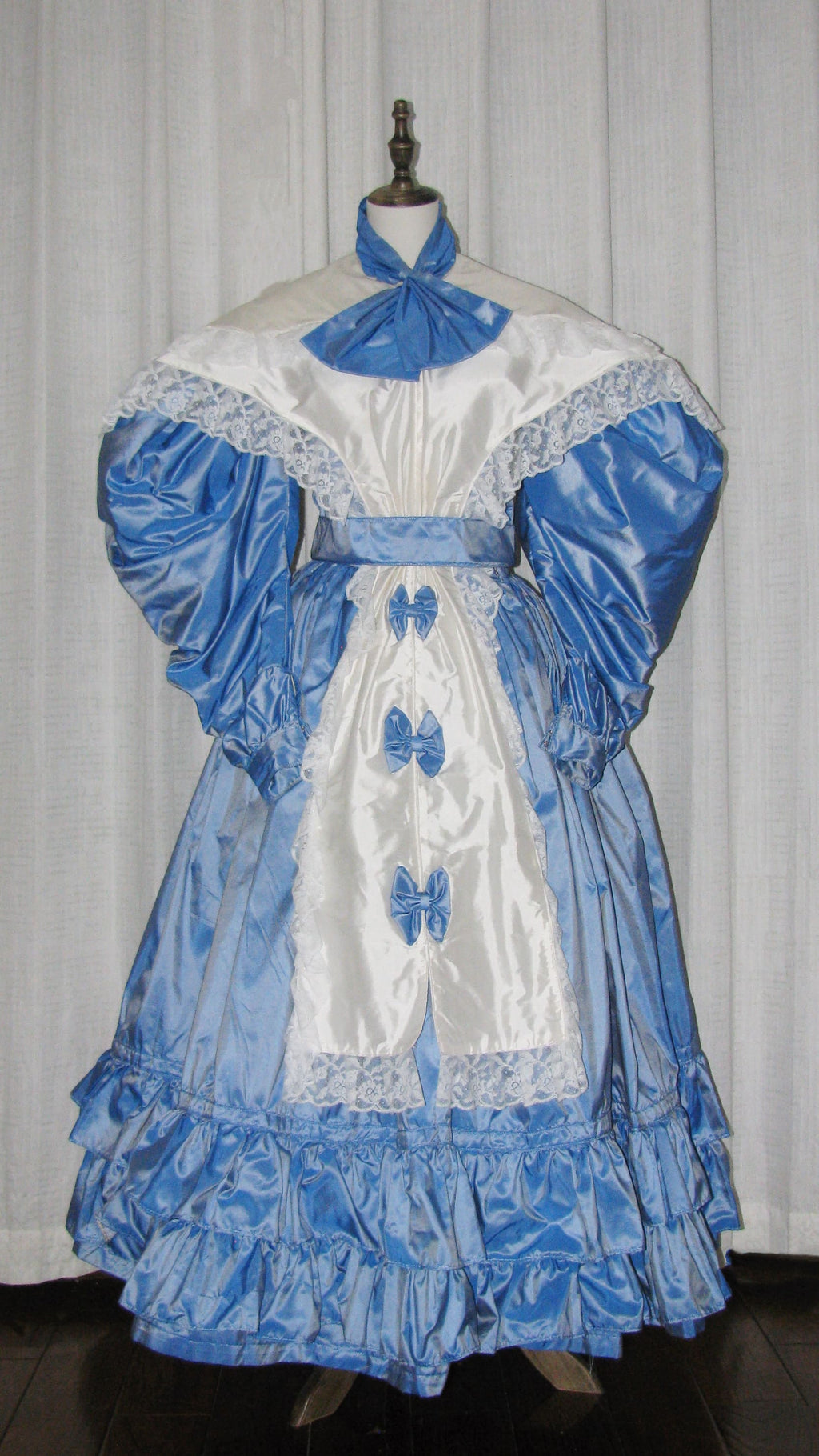 1830s Romantic Blue & White Day Dress with Bows & Lace - ARCL1005