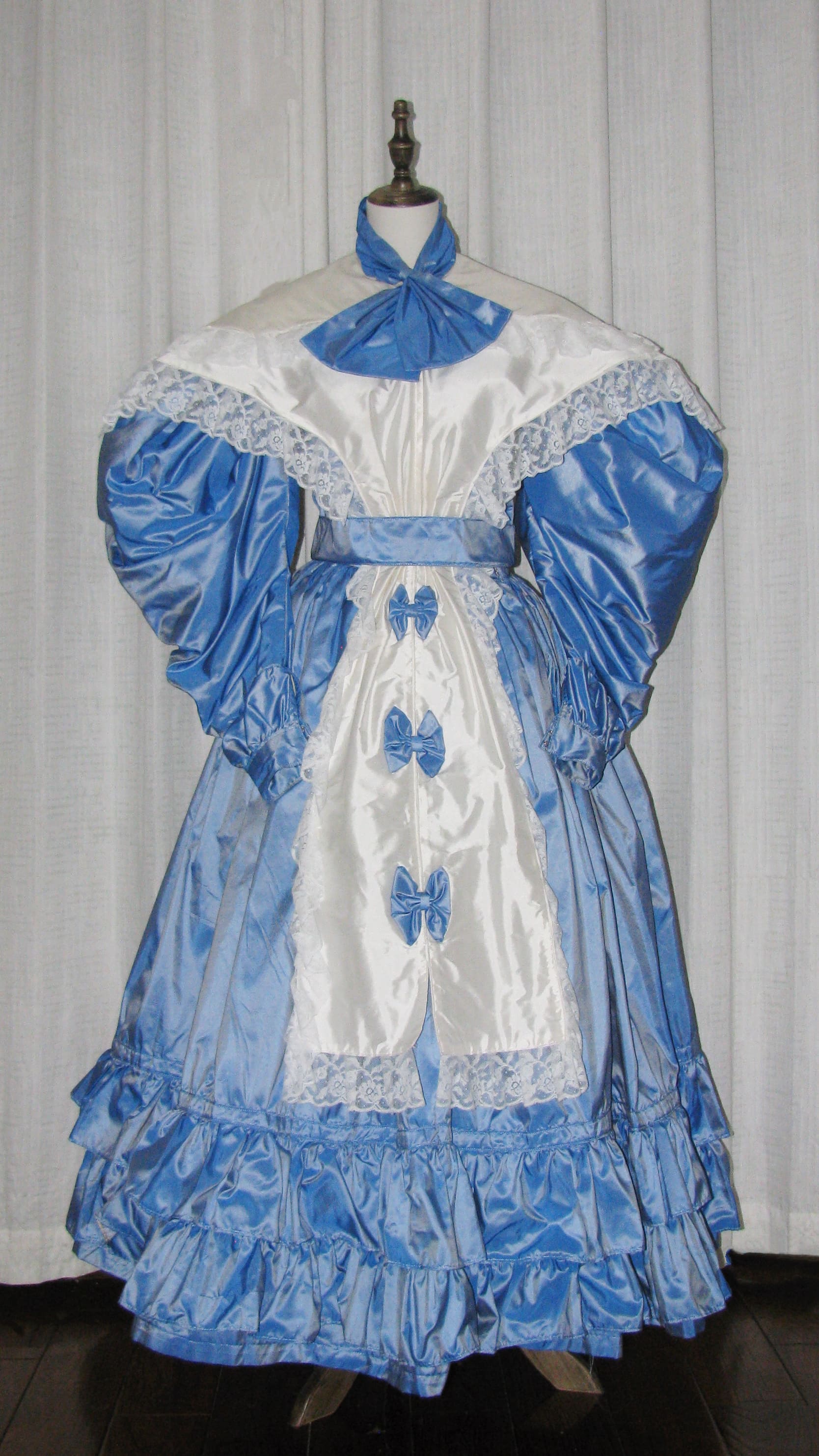 1830s Romantic Blue & White Day Dress with Bows & Lace - ARCL1005