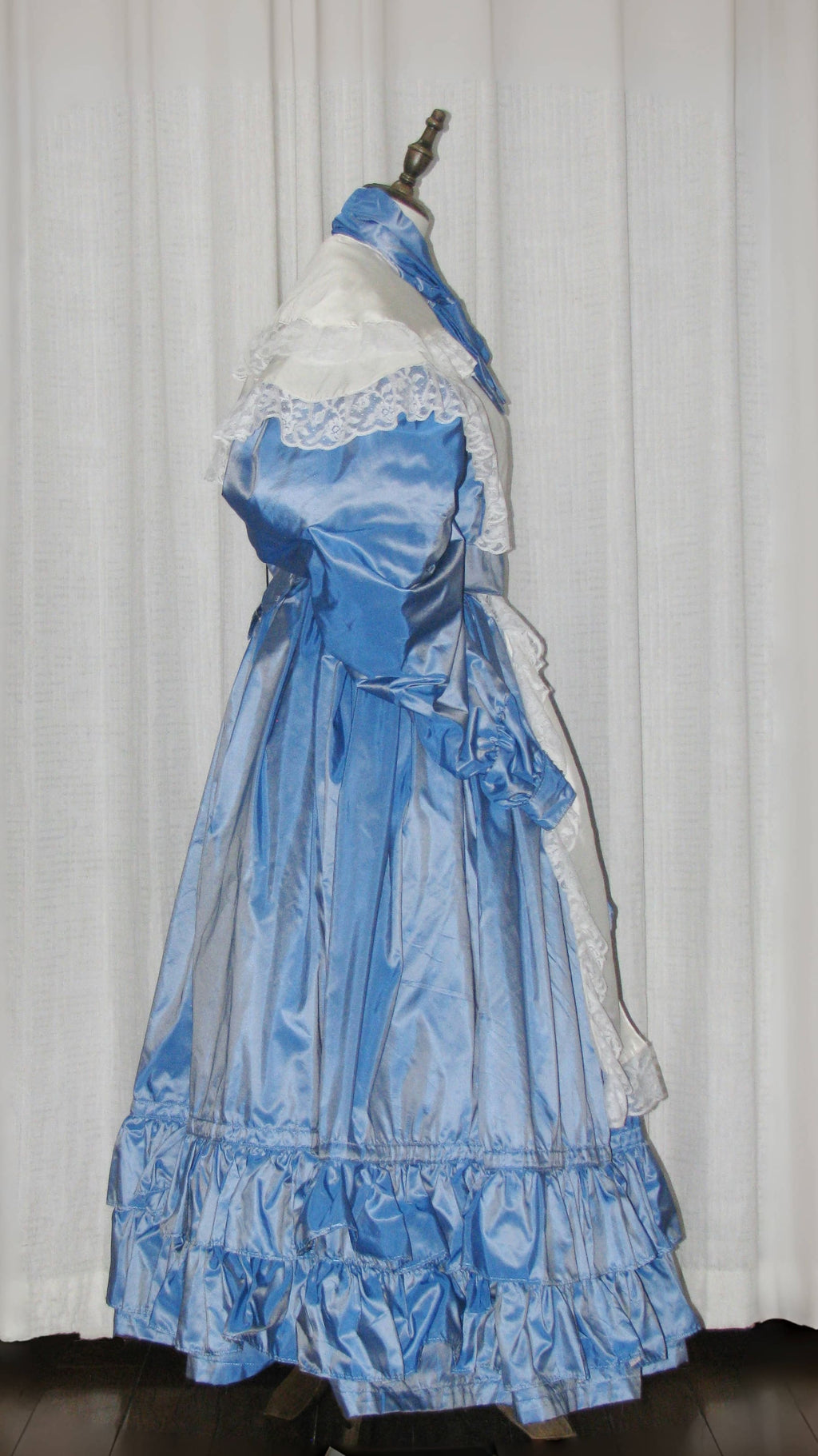 1830s Romantic Blue & White Day Dress with Bows & Lace - ARCL1005