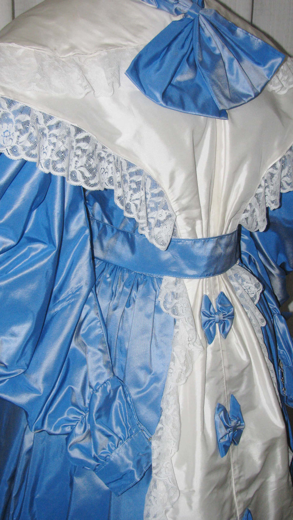 1830s Romantic Blue & White Day Dress with Bows & Lace - ARCL1005