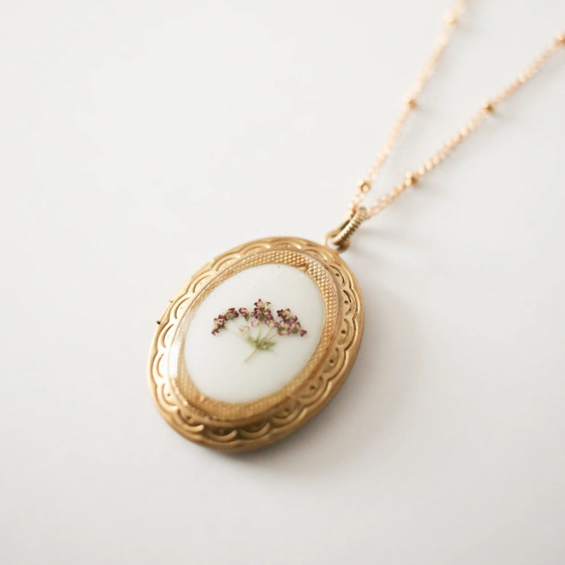 Victorian-era Pressed Dried Flower Locket Pendant | 14K Gold-Plated Brass Keepsake Necklace ARCC1018