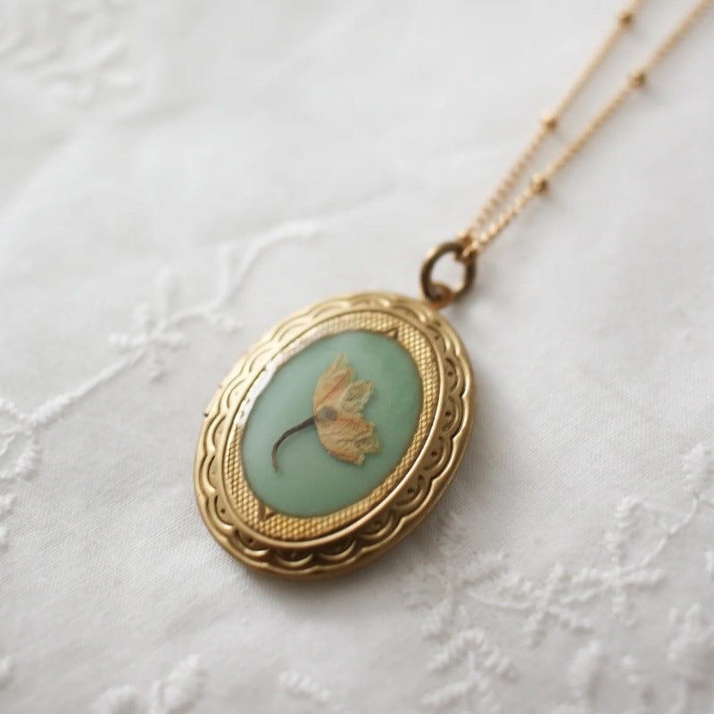 Victorian-era Pressed Dried Flower Locket Pendant | 14K Gold-Plated Brass Keepsake Necklace ARCC1018
