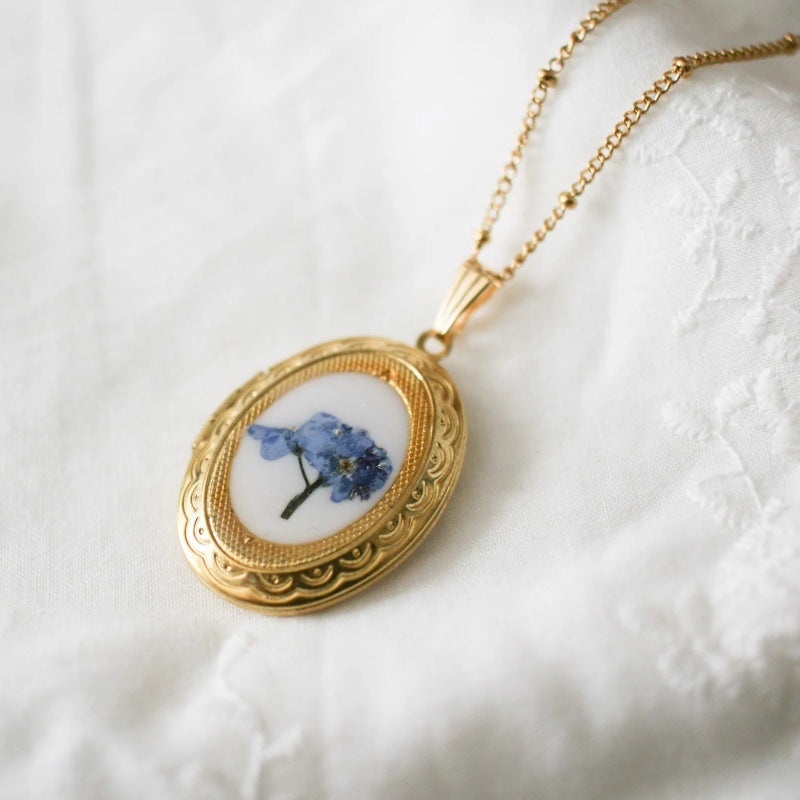 Victorian-era Pressed Dried Flower Locket Pendant | 14K Gold-Plated Brass Keepsake Necklace ARCC1018