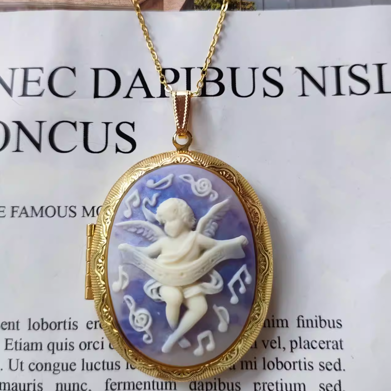 Victorian Cameo Portrait Locket Pendant | Engraved Relief Figure Keepsake Necklace ARCC1019