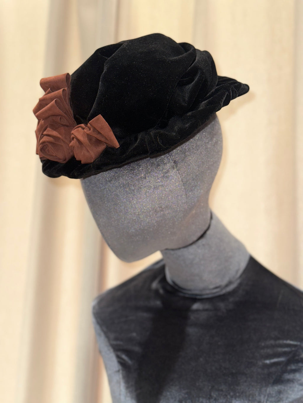 1890 Black Velvet Hat with Brown Satin Roses - Elegant Retro Headwear ARHA1023