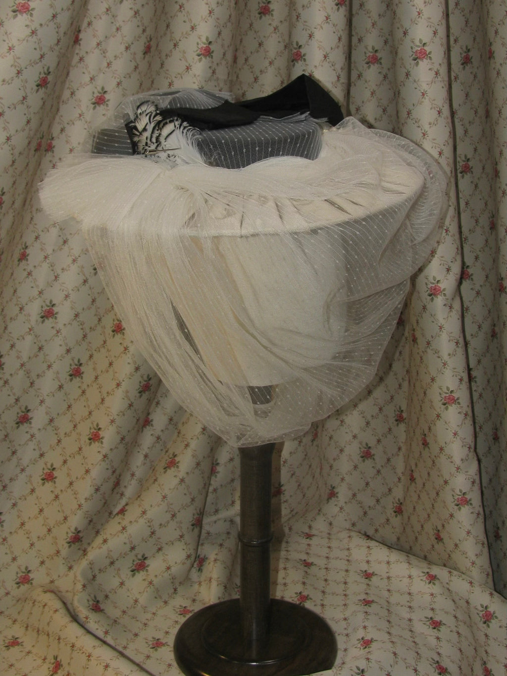 Edwardian Victorian Style Tulle Hat - Striped Fabric & Bow Detail for Retro Outfits & Tea Parties ARHA1030